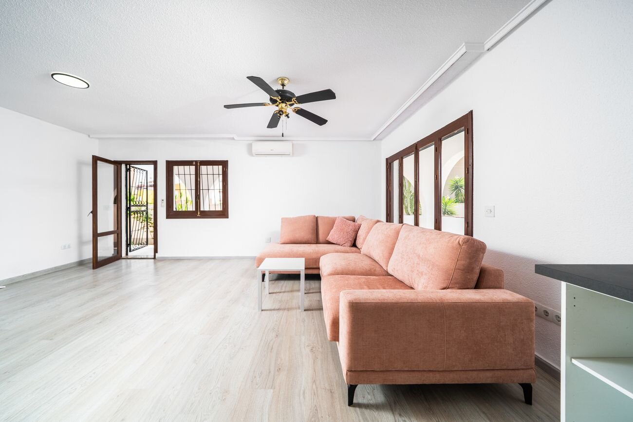 5-Bedroom Villa in La Siesta, Torrevieja - Image 15
