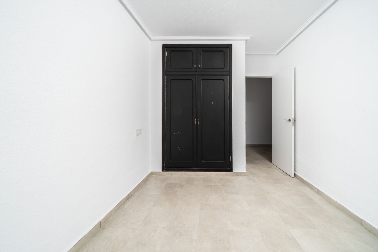 5-Bedroom Villa in La Siesta, Torrevieja - Image 20
