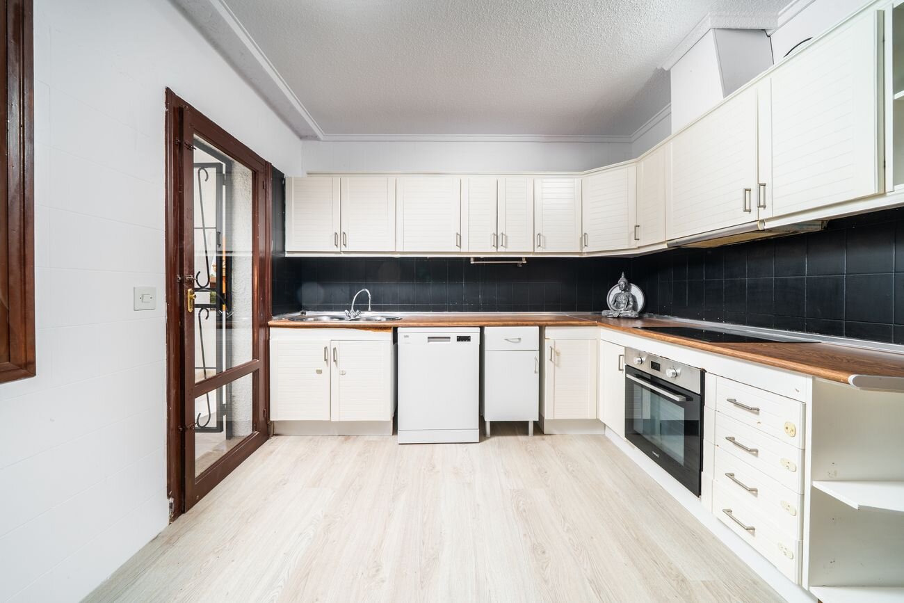 5-Bedroom Villa in La Siesta, Torrevieja - Image 22