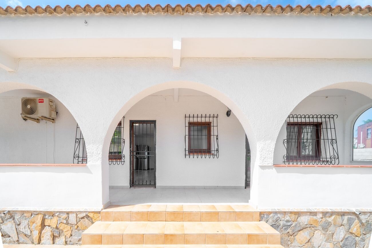 5-Bedroom Villa in La Siesta, Torrevieja - Image 24