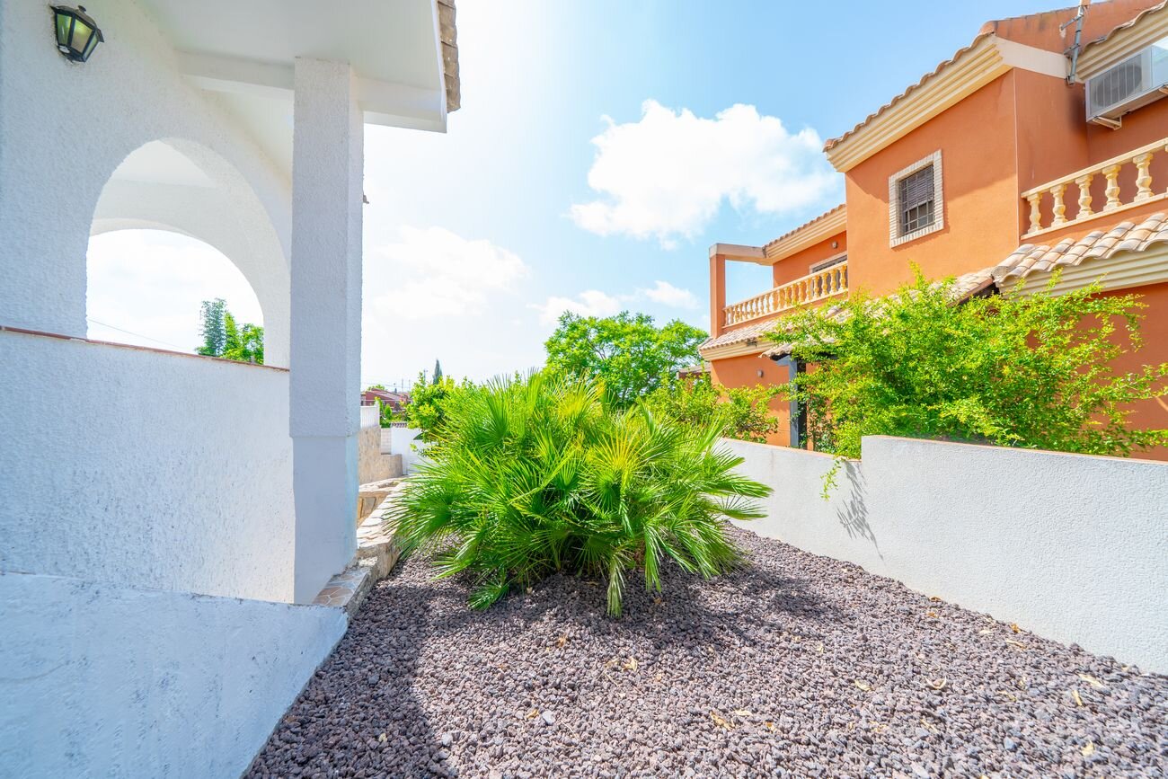 5-Bedroom Villa in La Siesta, Torrevieja - Image 28