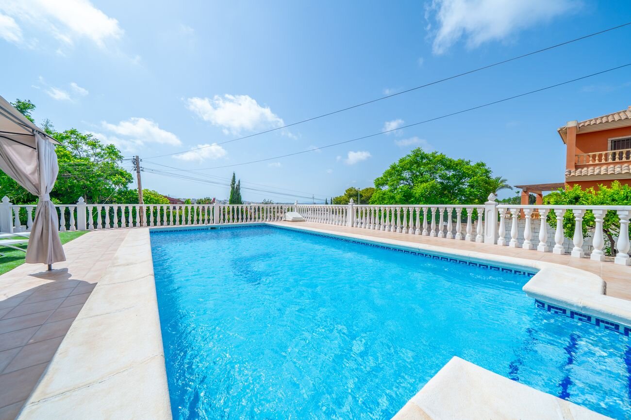 5-Bedroom Villa in La Siesta, Torrevieja - Image 38