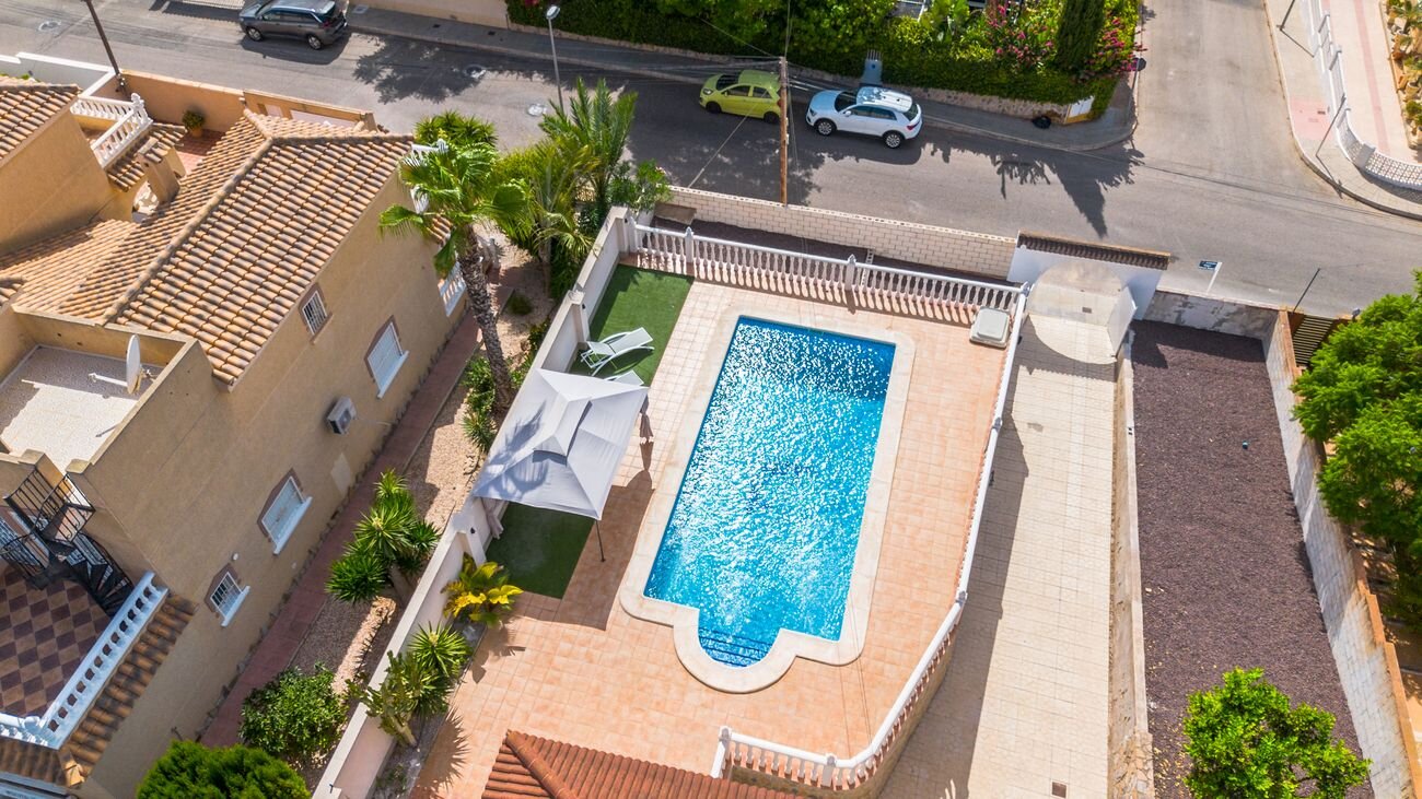 5-Bedroom Villa in La Siesta, Torrevieja - Image 39