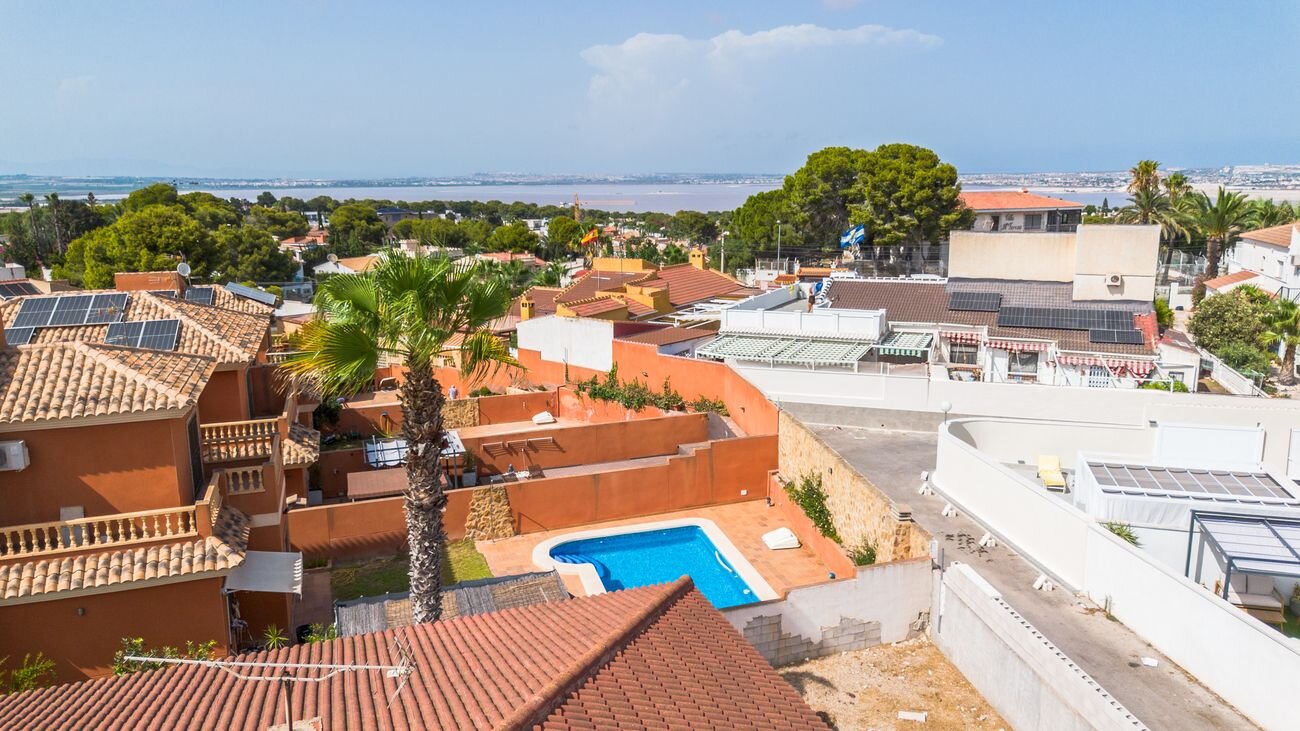 5-Bedroom Villa in La Siesta, Torrevieja - Image 42