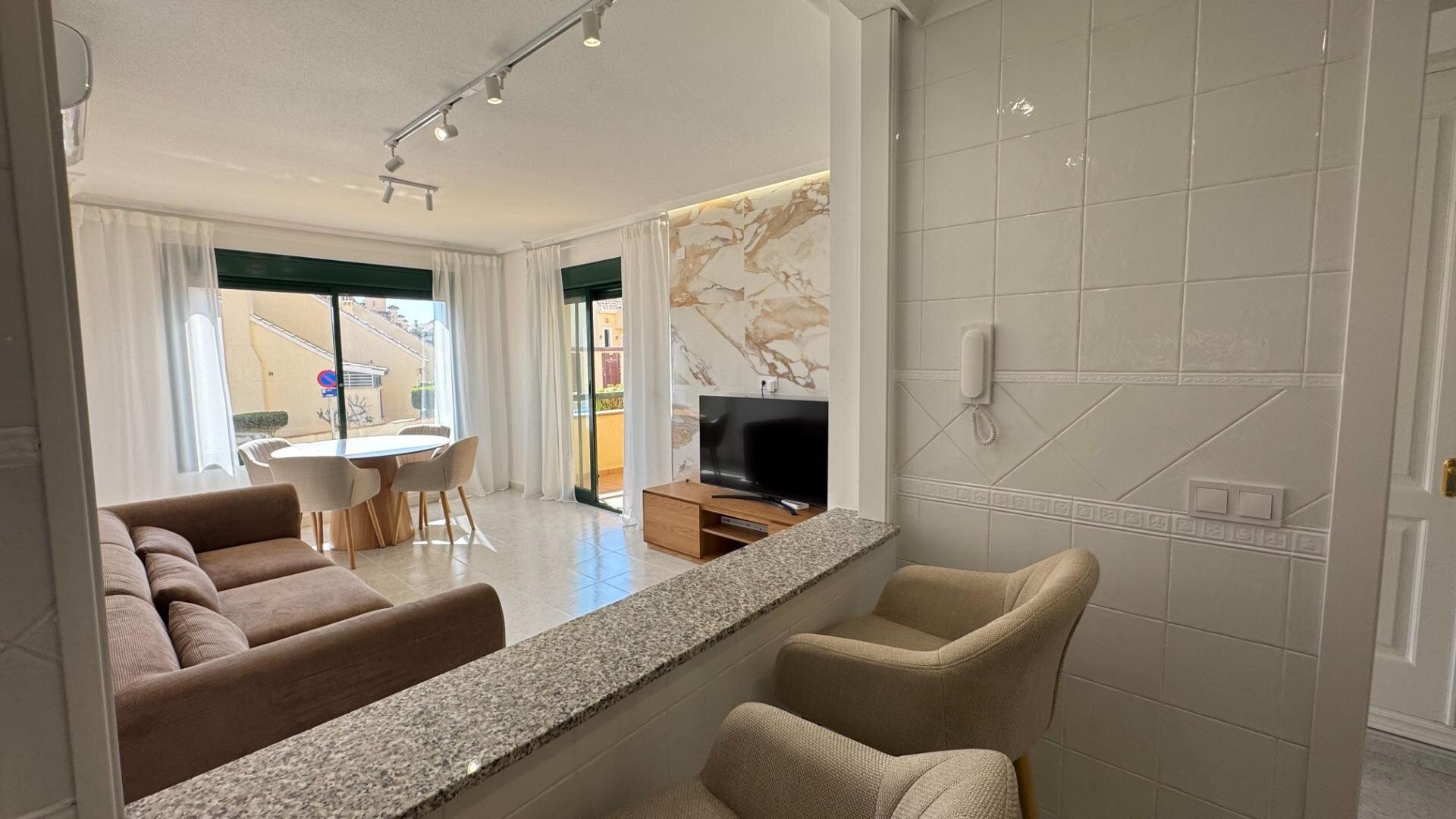 2-Bedroom Apartment in Villamartín-las Filipinas, Orihuela Costa - Image 10
