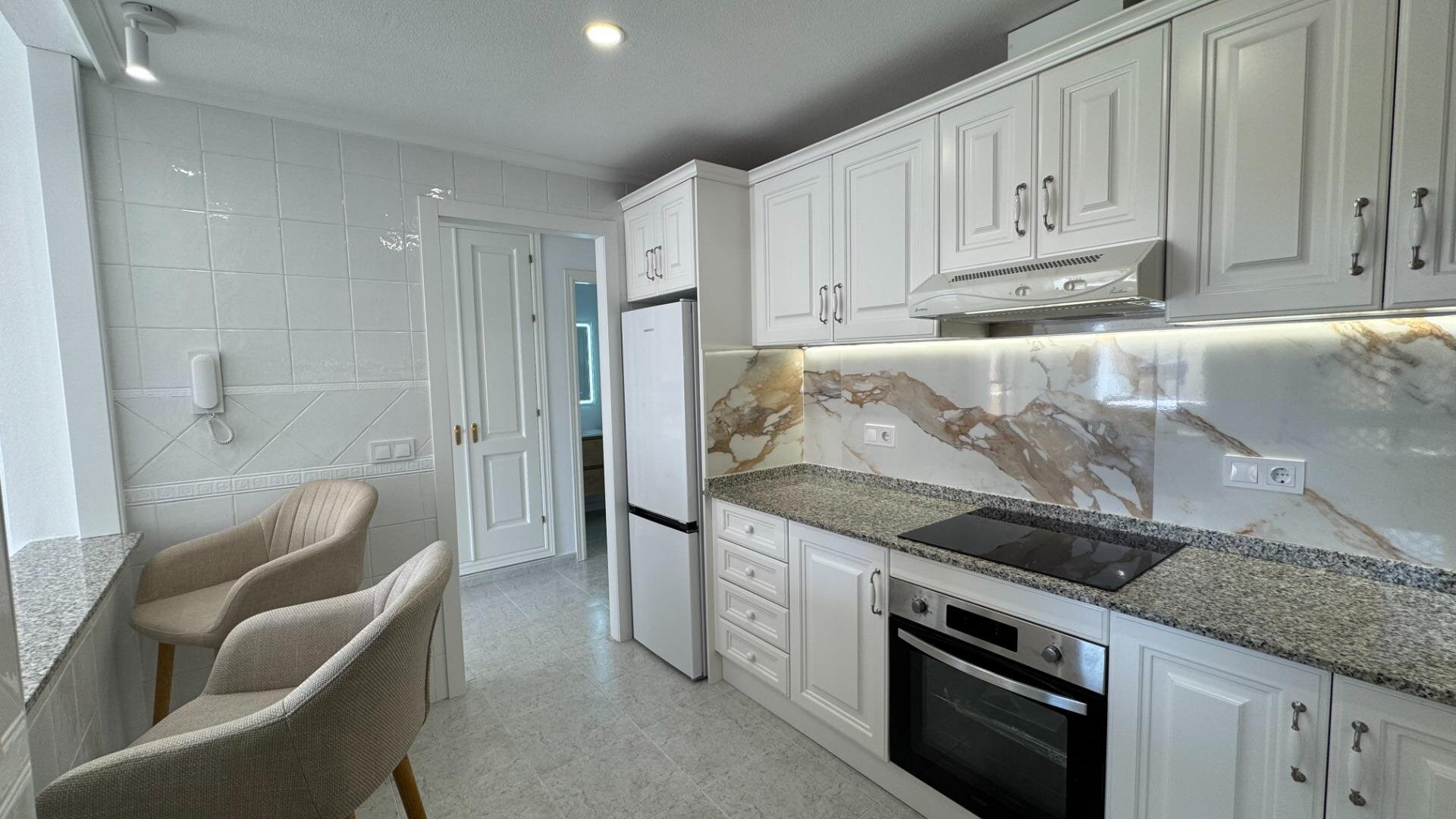 2-Bedroom Apartment in Villamartín-las Filipinas, Orihuela Costa - Image 11