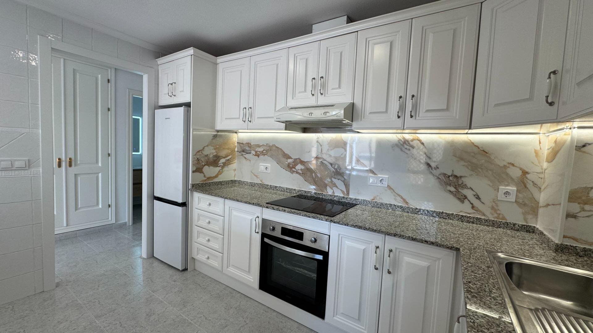 2-Bedroom Apartment in Villamartín-las Filipinas, Orihuela Costa - Image 7