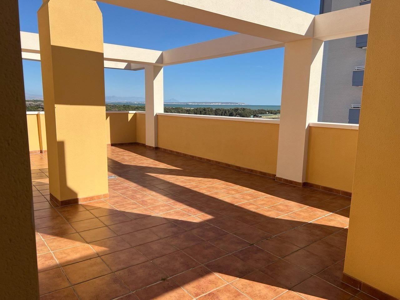 Penthouse de luxe de 2 Chambres à Puerto Deportivo, Guardamar del Segura - Image 12