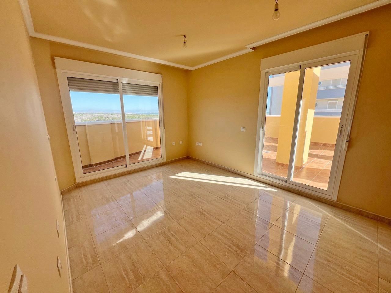 Penthouse de luxe de 2 Chambres à Puerto Deportivo, Guardamar del Segura - Image 2