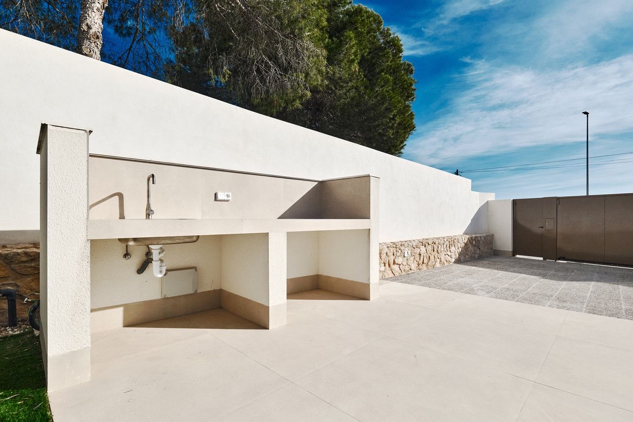 3-Bedroom Villa in Lomas de Cabo Roig, Orihuela Costa - Image 19