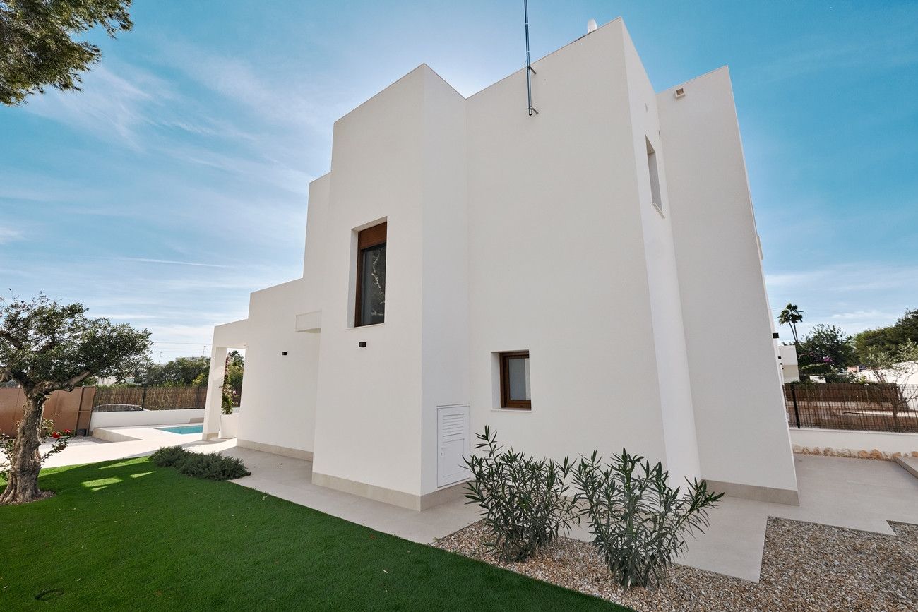 3-Bedroom Villa in Lomas de Cabo Roig, Orihuela Costa - Image 21