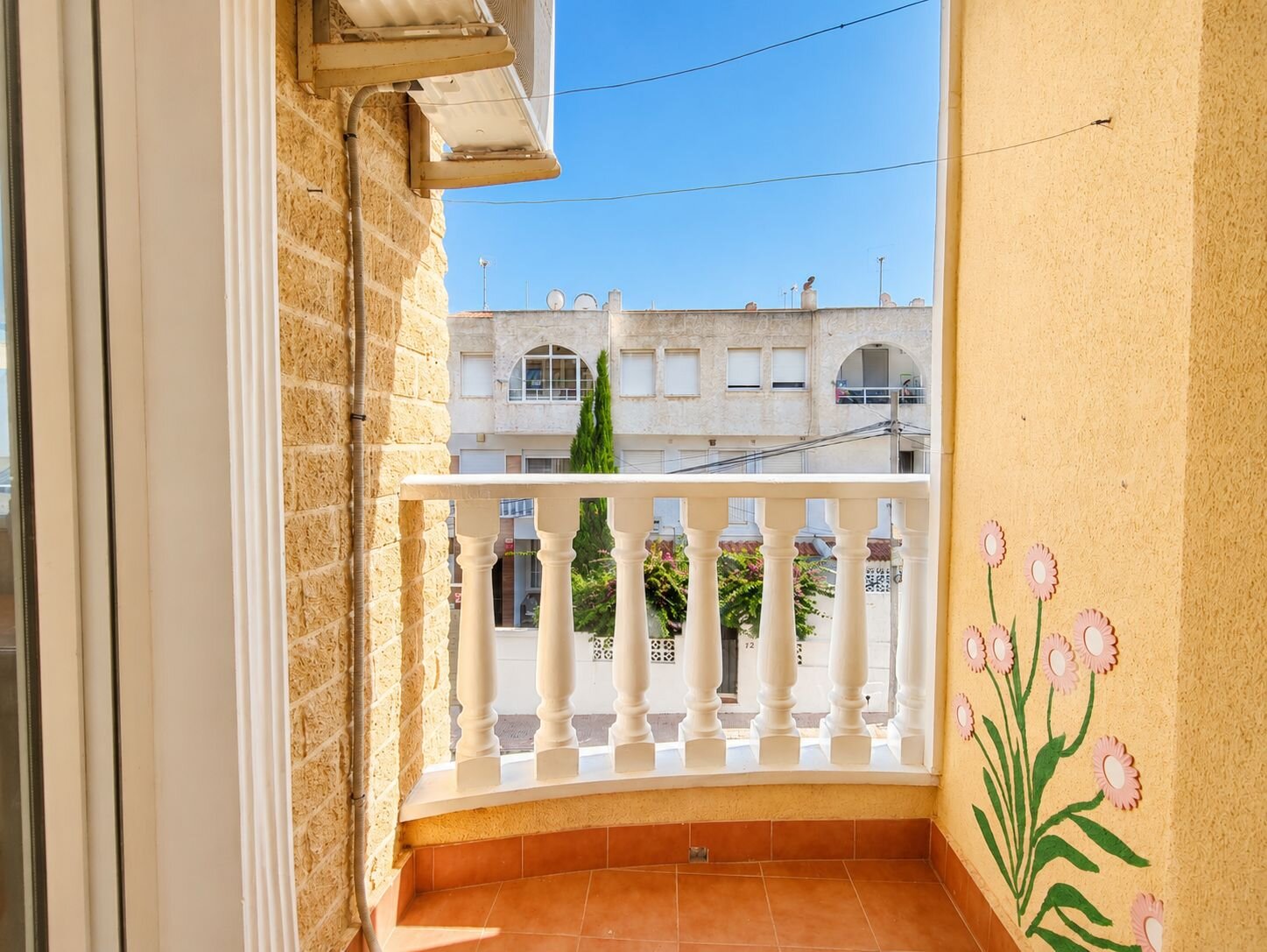 2-Bedroom Apartment in Estacion de Autobuses, Torrevieja - Image 12