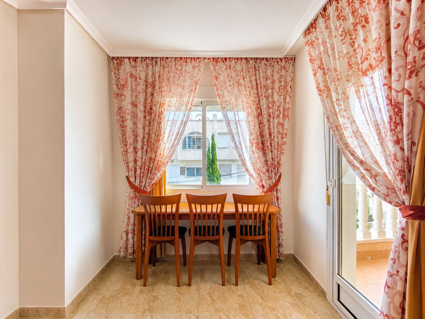 2-Bedroom Apartment in Estacion de Autobuses, Torrevieja - Image 5