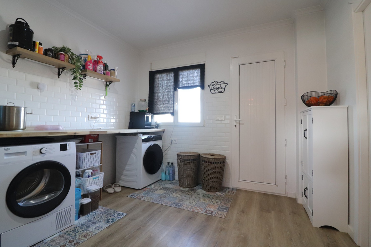 3-Bedroom Detached House in  Rojales | Sunny Casas - Cost... - Image 12