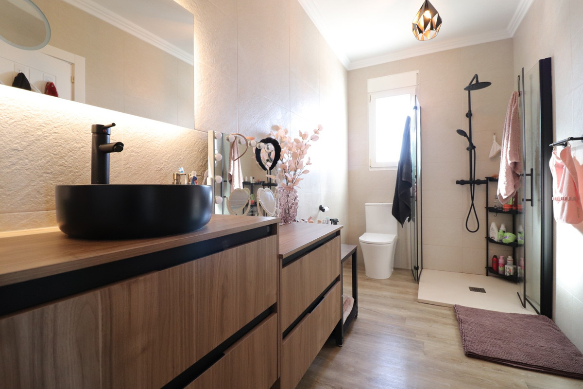 3-Bedroom Detached House in  Rojales | Sunny Casas - Cost... - Image 23