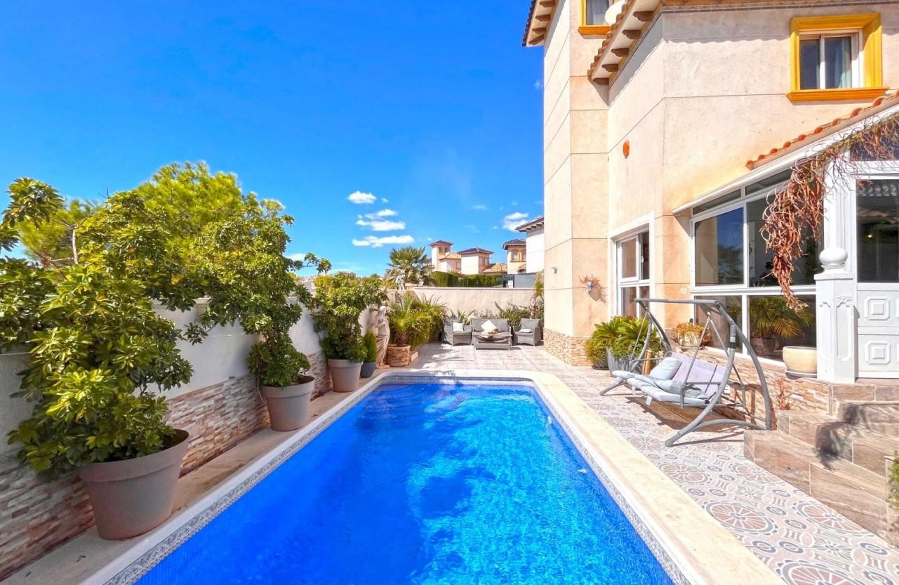 Villa met 4 Slaapkamers in La Zenia, Orihuela Costa - Image 11