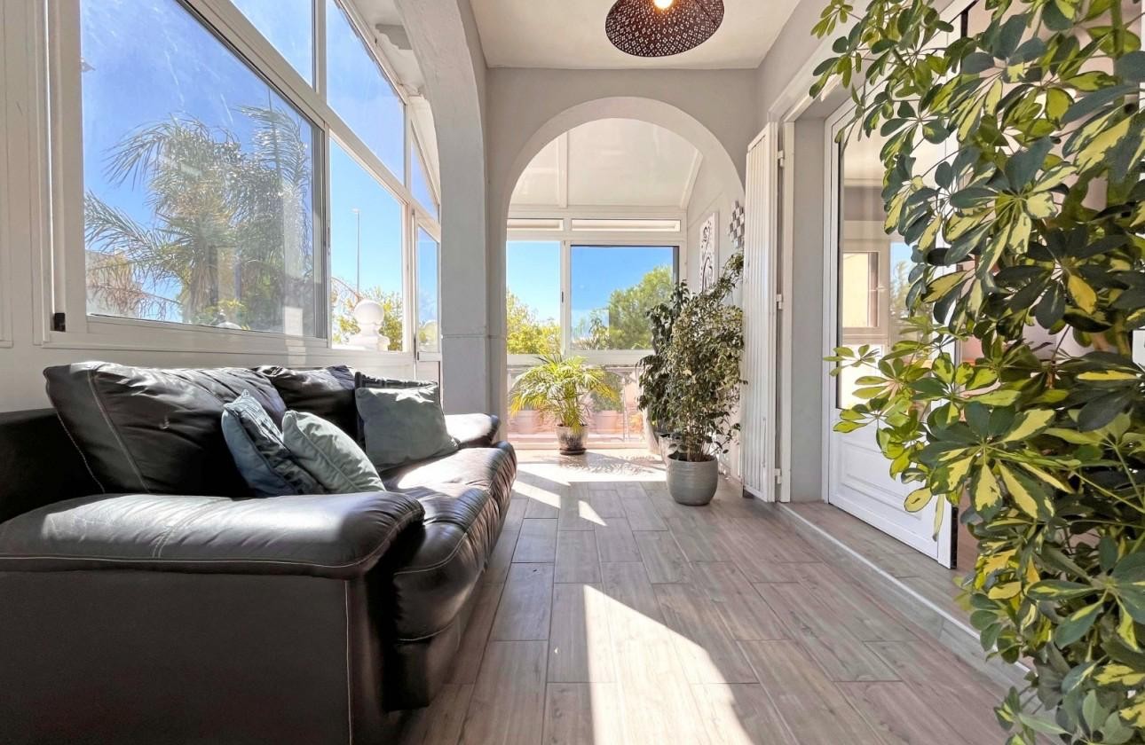 Villa met 4 Slaapkamers in La Zenia, Orihuela Costa - Image 16