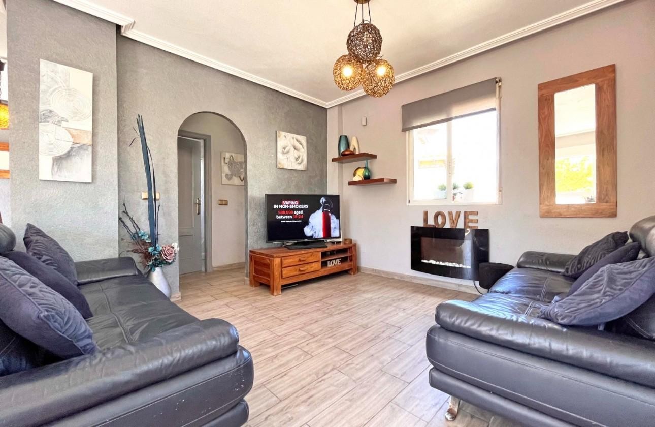 Villa met 4 Slaapkamers in La Zenia, Orihuela Costa - Image 21