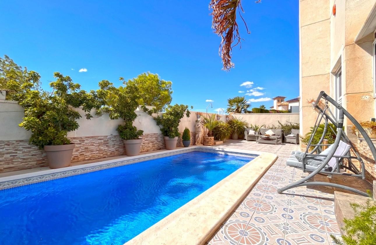 Villa met 4 Slaapkamers in La Zenia, Orihuela Costa - Image 23