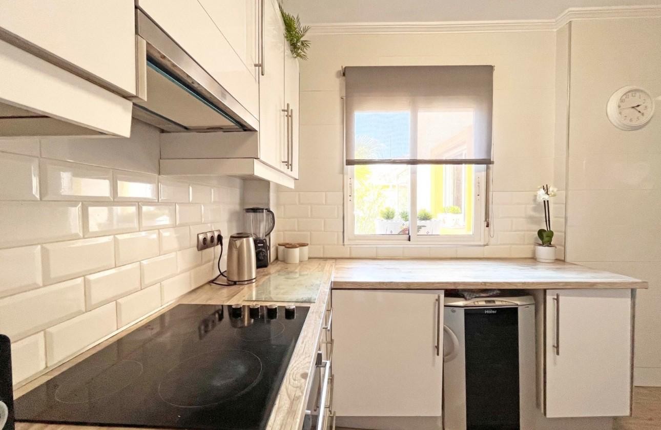 Villa met 4 Slaapkamers in La Zenia, Orihuela Costa - Image 27