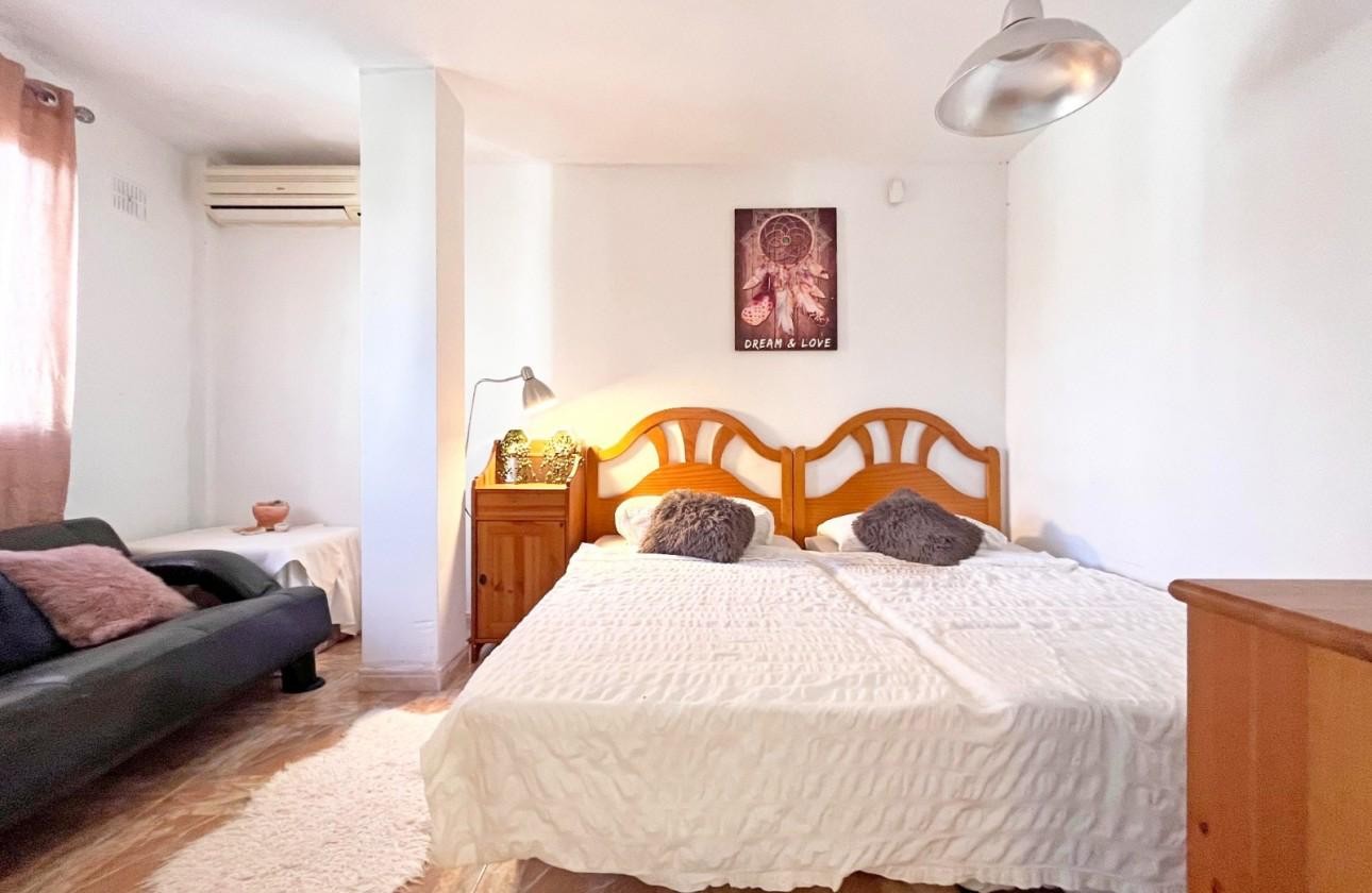 Villa met 4 Slaapkamers in La Zenia, Orihuela Costa - Image 37