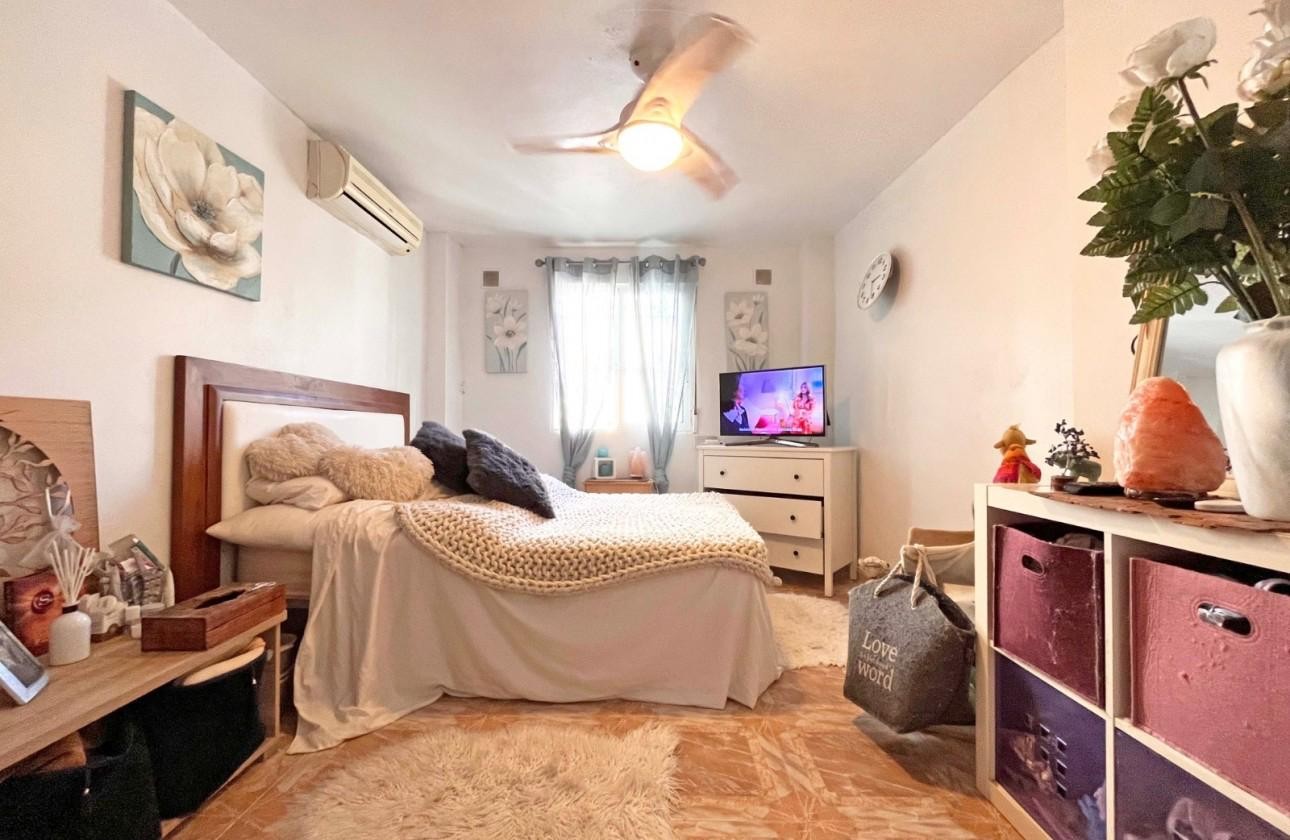 Villa met 4 Slaapkamers in La Zenia, Orihuela Costa - Image 38