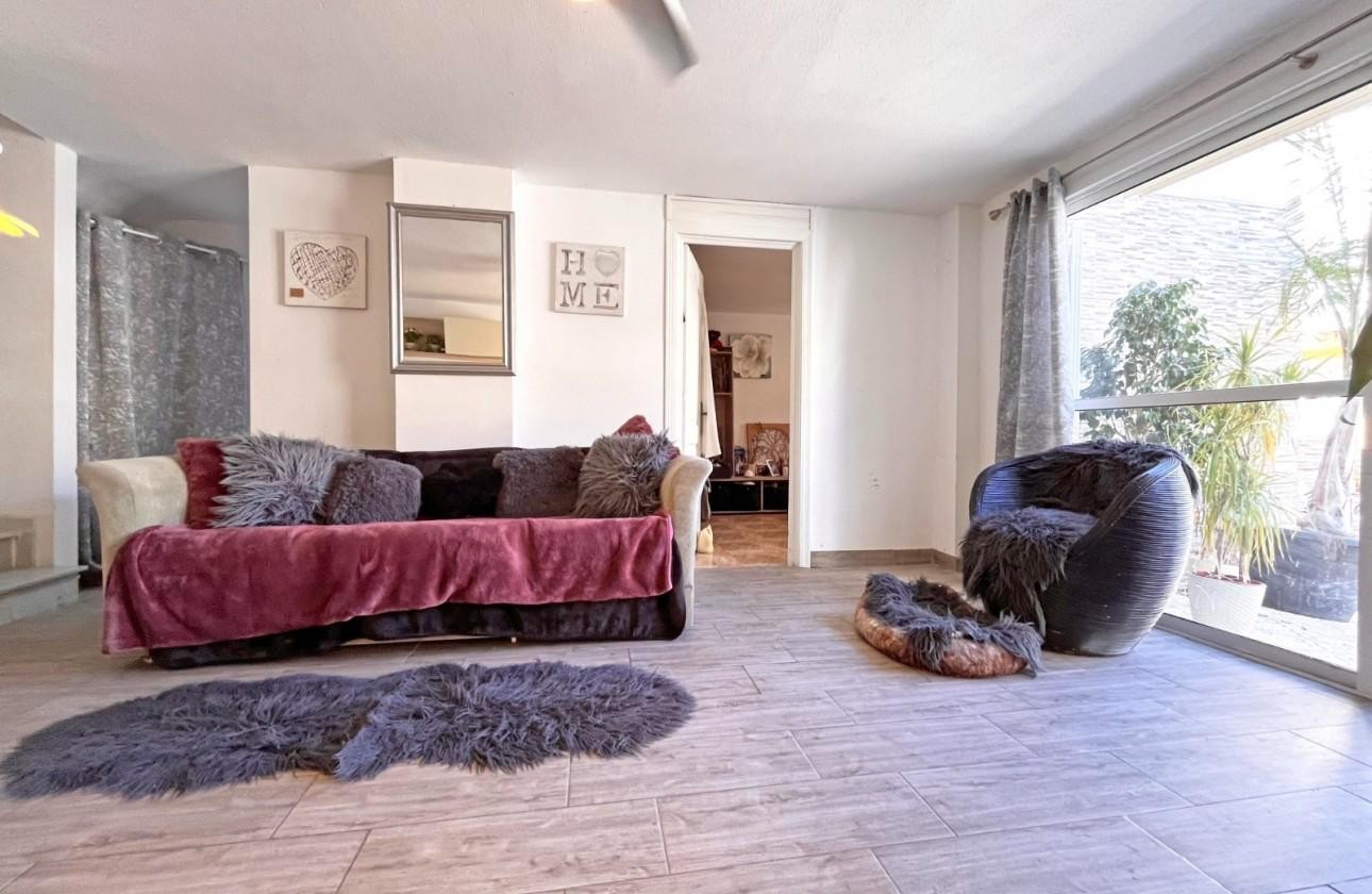 Villa met 4 Slaapkamers in La Zenia, Orihuela Costa - Image 39