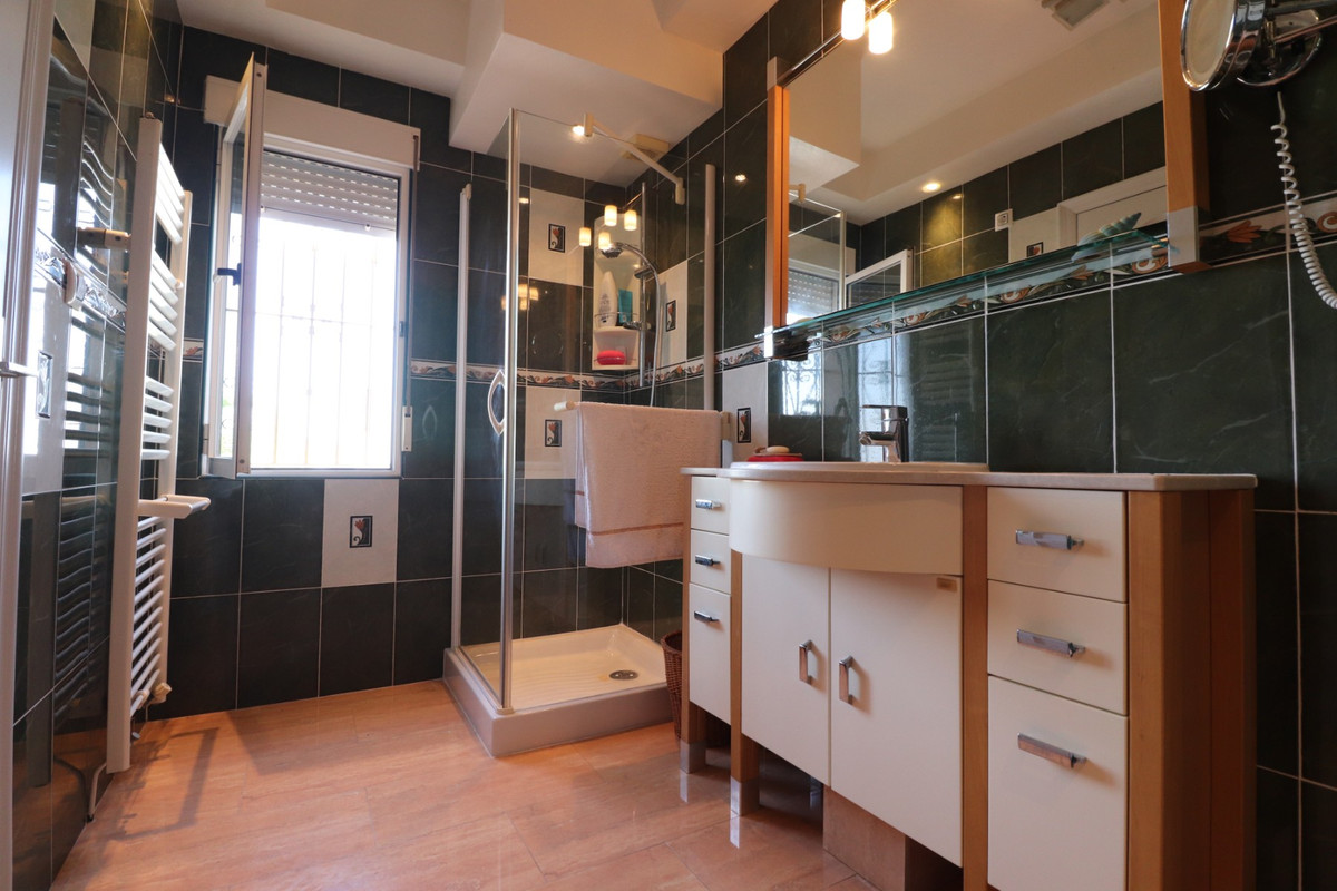 3-Bedroom Detached House in Algorfa | Sunny Casas - Cost... - Image 20