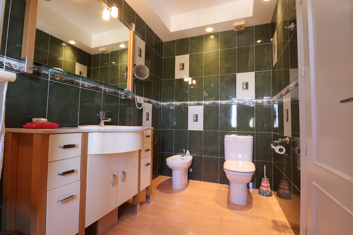 3-Bedroom Detached House in Algorfa | Sunny Casas - Cost... - Image 21