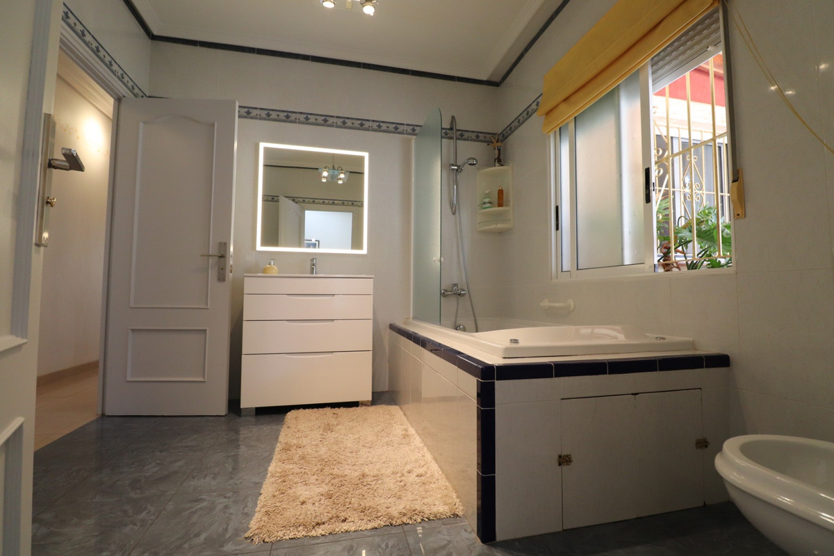 3-Bedroom Detached House in Algorfa | Sunny Casas - Cost... - Image 24