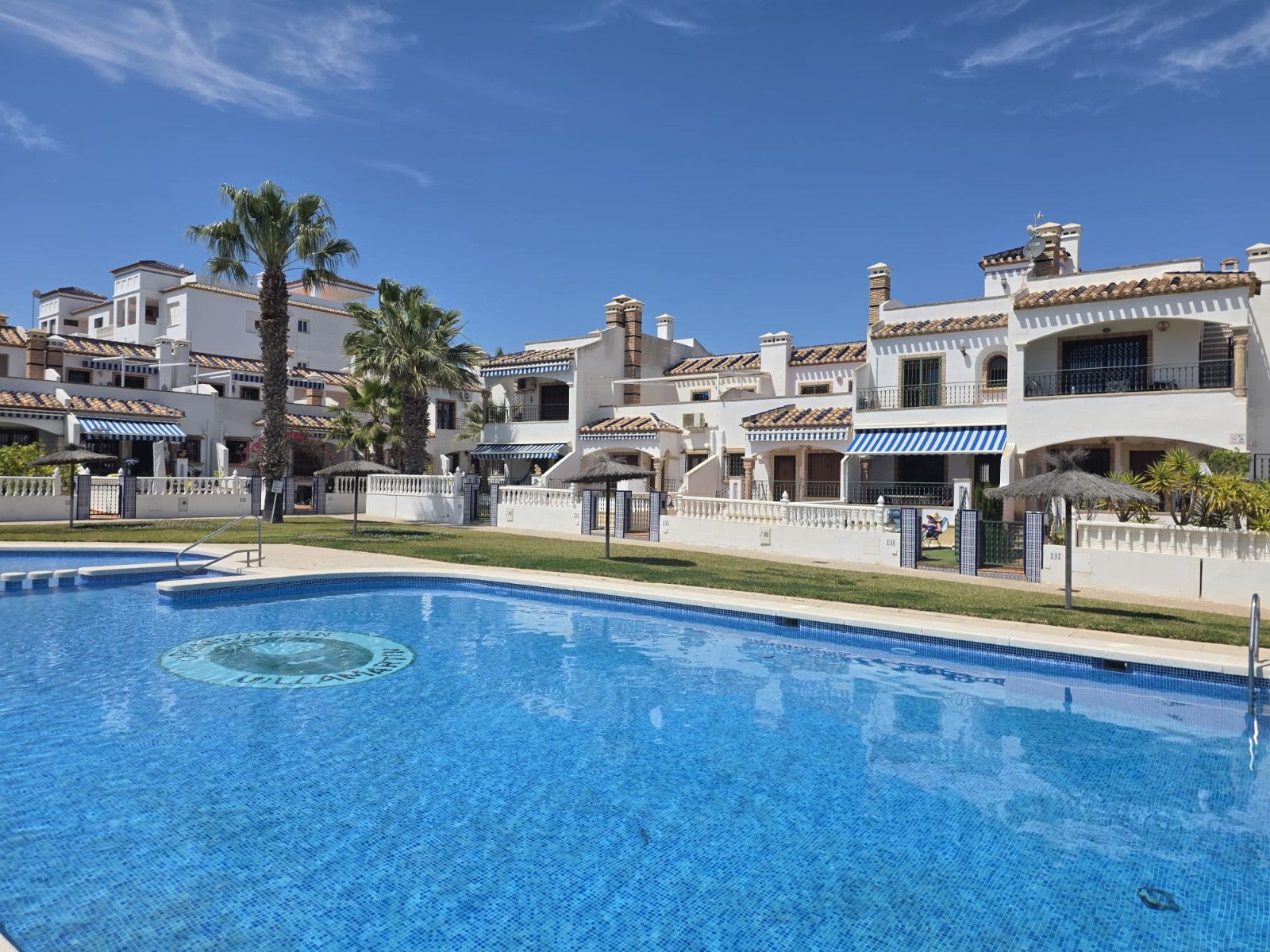 2-Bedroom Apartment in Las Filipinas, Orihuela Costa - Image 2
