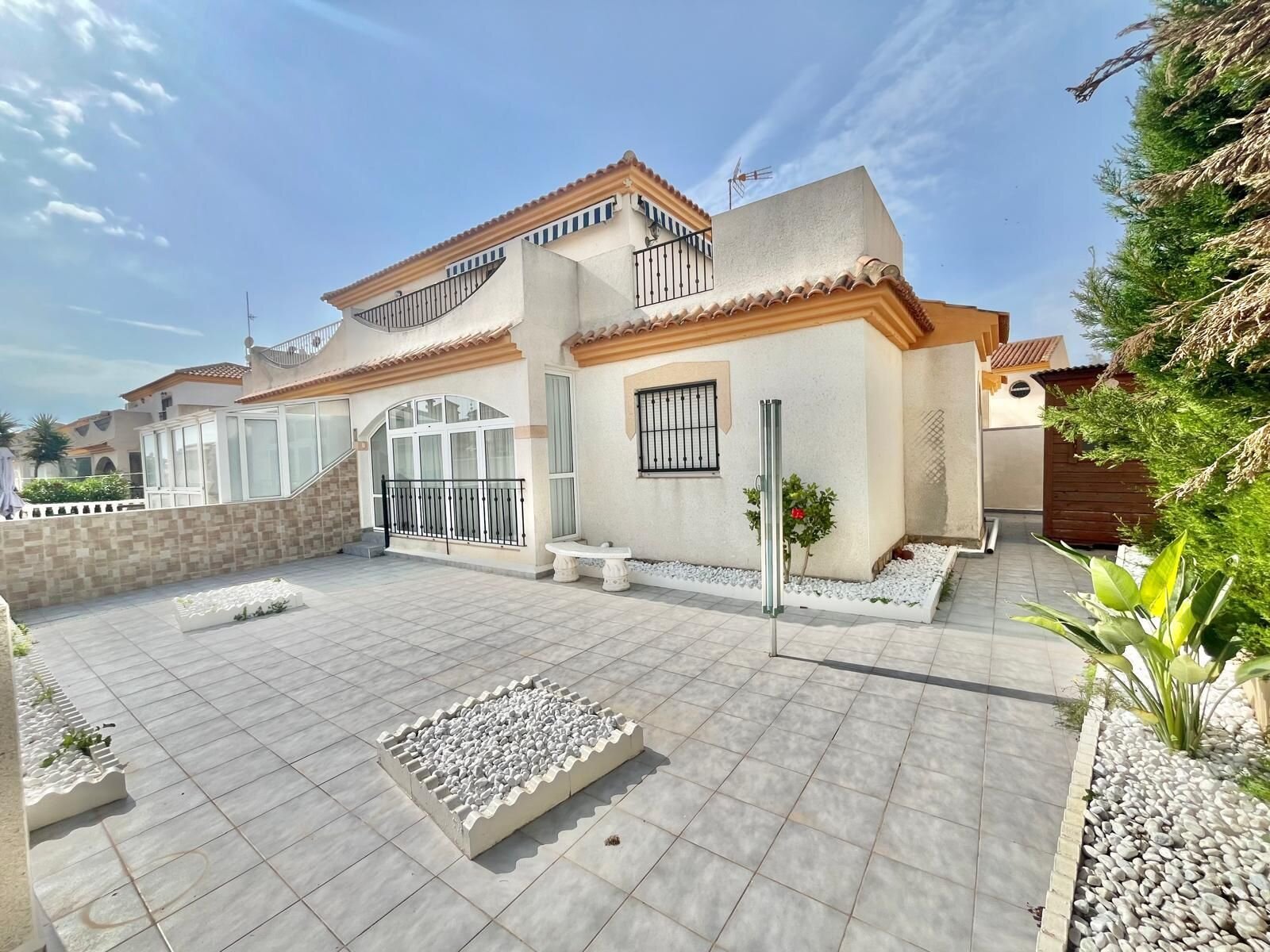3-Bedroom Apartment in Playa Flamenca, Orihuela Costa - Image 3