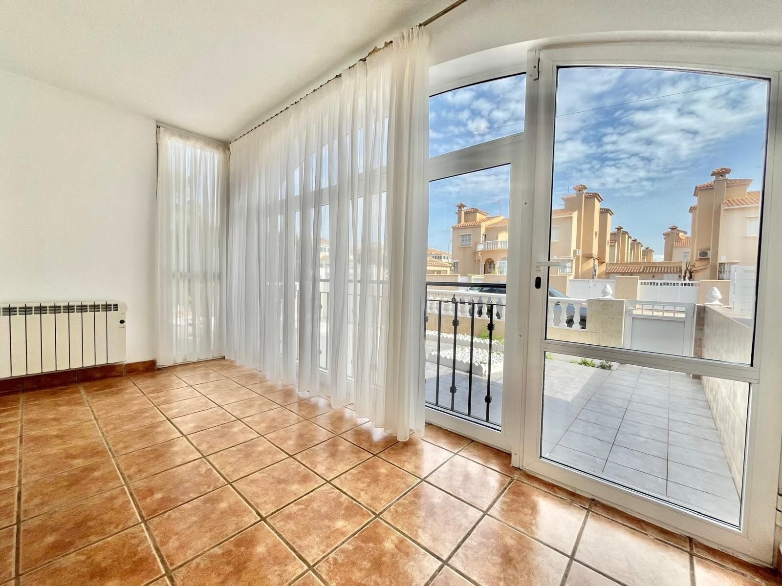 3-Bedroom Apartment in Playa Flamenca, Orihuela Costa - Image 9