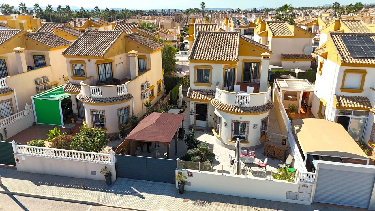 3-Bedroom Villa in El Edén - Los Estaños, Guardamar del Segura - Image 1