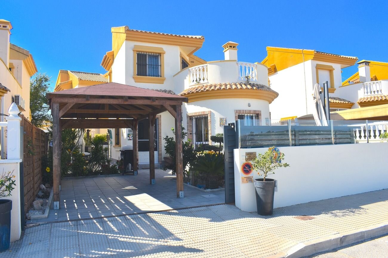3-Bedroom Villa in El Edén - Los Estaños, Guardamar del Segura - Image 2