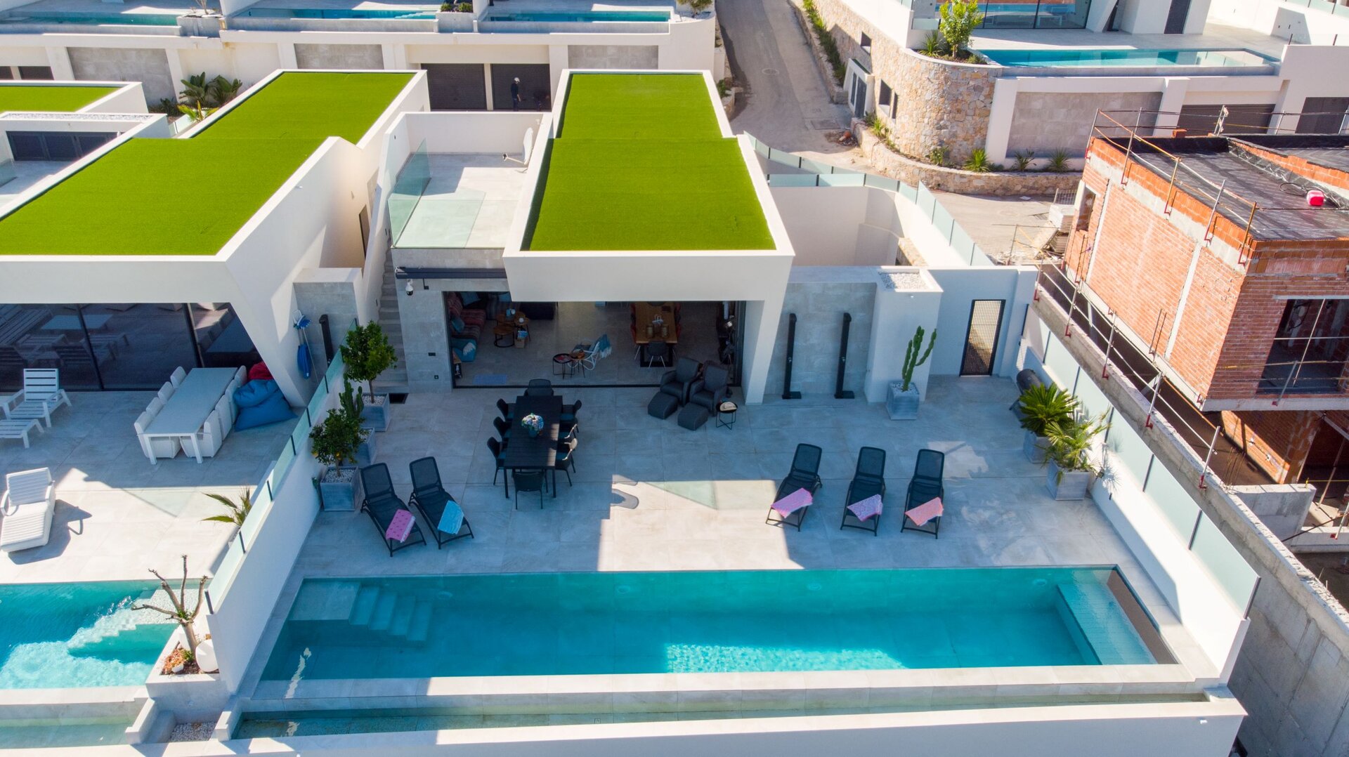 3-Bedroom Detached House in Rojales - Image 2