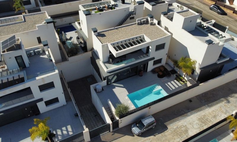 3-Bedroom Villa in Comunidad Valenciana, Algorfa - Image 10