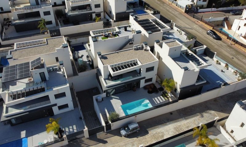 3-Bedroom Villa in Comunidad Valenciana, Algorfa - Image 11