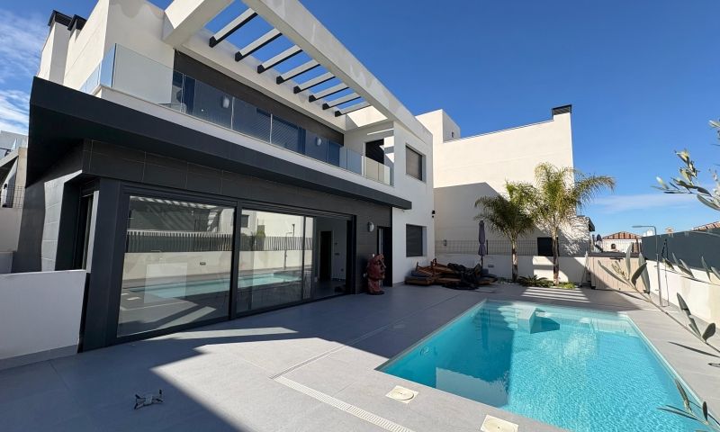 3-Bedroom Villa in Comunidad Valenciana, Algorfa - Image 12