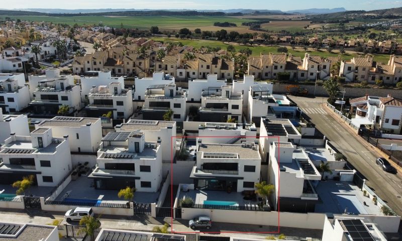 3-Bedroom Villa in Comunidad Valenciana, Algorfa - Image 2