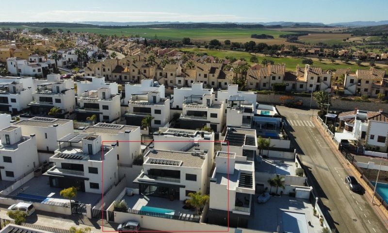 3-Bedroom Villa in Comunidad Valenciana, Algorfa - Image 3