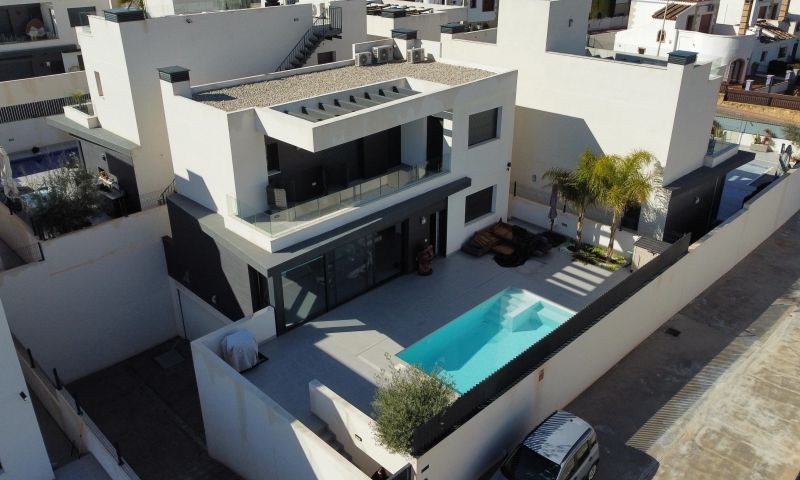 3-Bedroom Villa in Comunidad Valenciana, Algorfa - Image 8