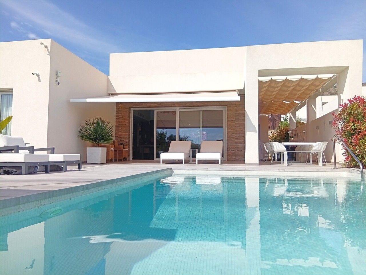 2-Bedroom Villa in Comunidad Valenciana, Algorfa - Image 1