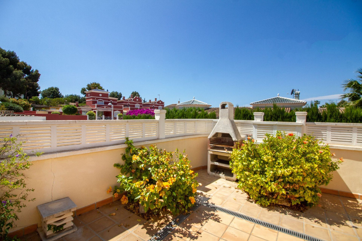 3-Bedroom Detached House in  Calpe | Sunny Casas - Costa ... - Image 11