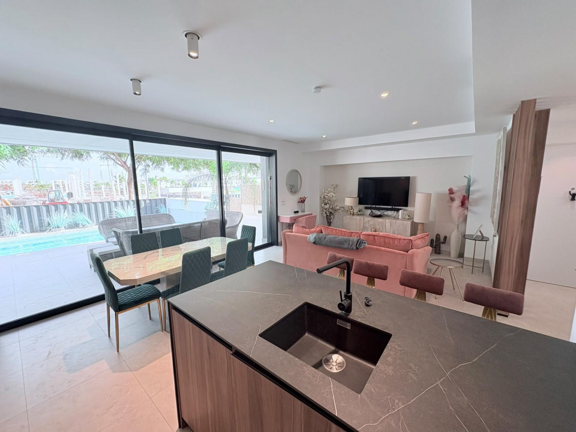 4-Bedroom Villa in Dolores de Pacheco-Santa Rosalía, Los Alcázares - Image 4