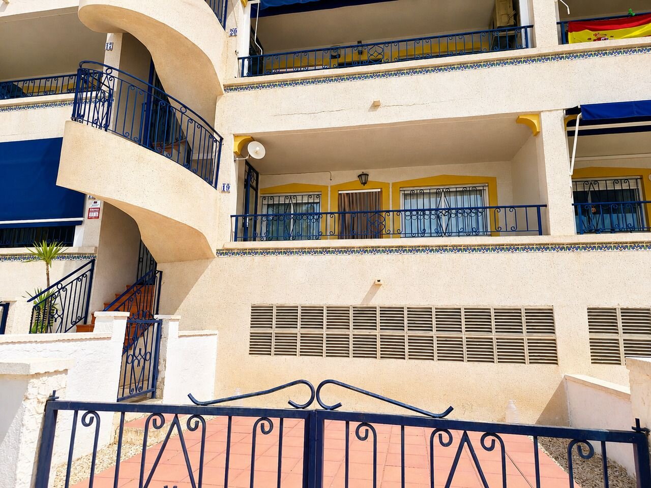 2-Bedroom Apartment in Las Filipinas, Orihuela Costa - Image 23