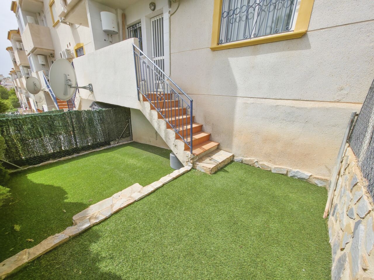 2-Bedroom Apartment in Las Filipinas, Orihuela Costa - Image 9