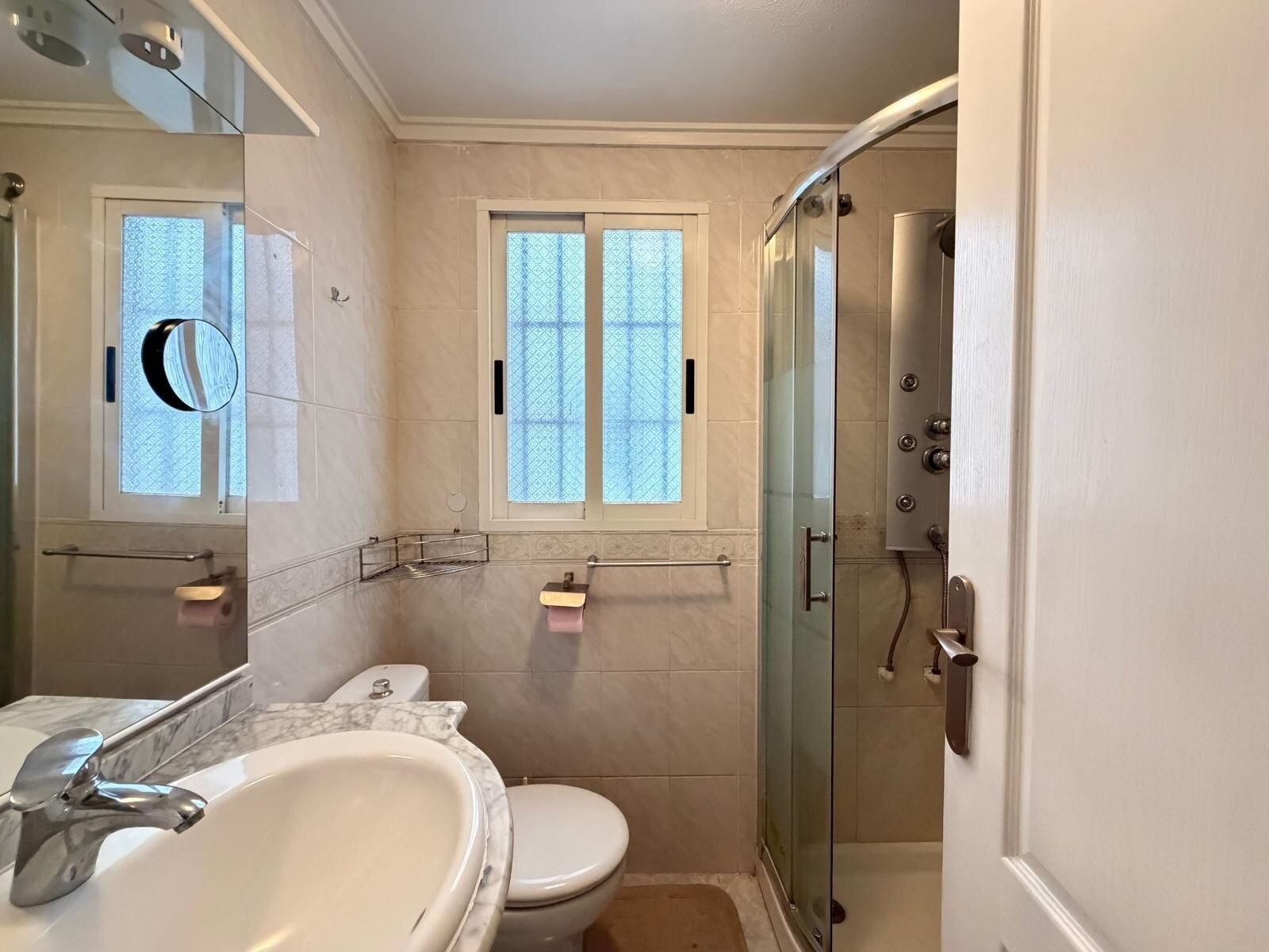 1-Bedroom Apartment in Estacion de Autobuses, Torrevieja - Image 11