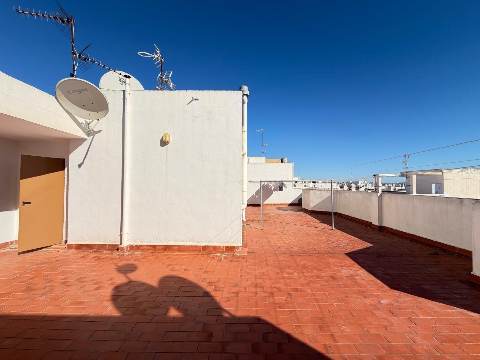 1-Bedroom Apartment in Estacion de Autobuses, Torrevieja - Image 41