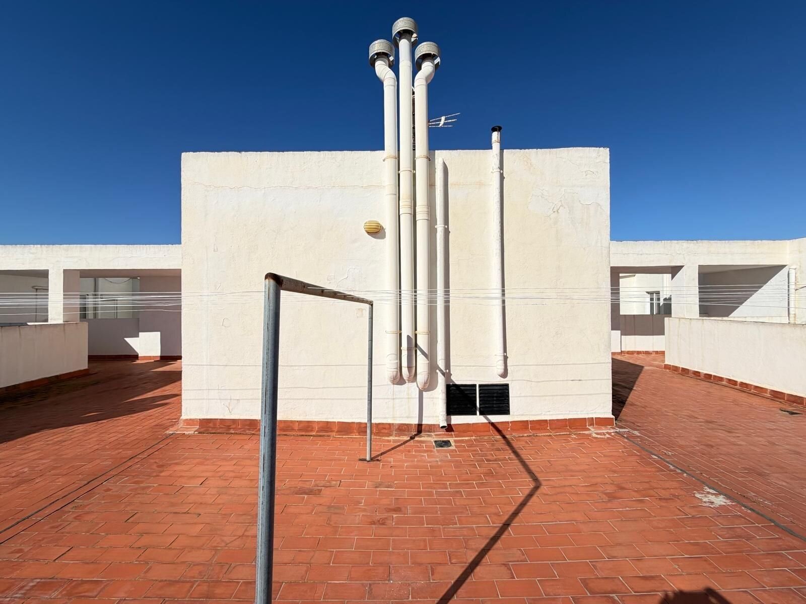 1-Bedroom Apartment in Estacion de Autobuses, Torrevieja - Image 43